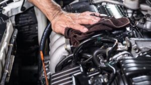 Lee más sobre el artículo ¿Cómo se Limpia el Motor de un Coche?